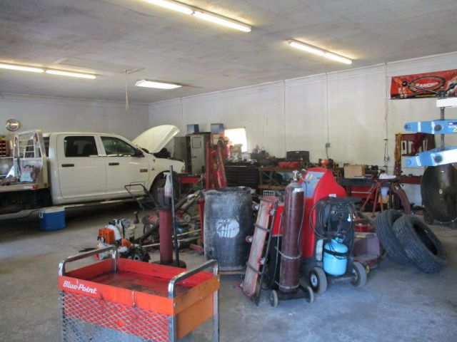 611 E Tri County Blvd, Oliver Springs, TN 37840
